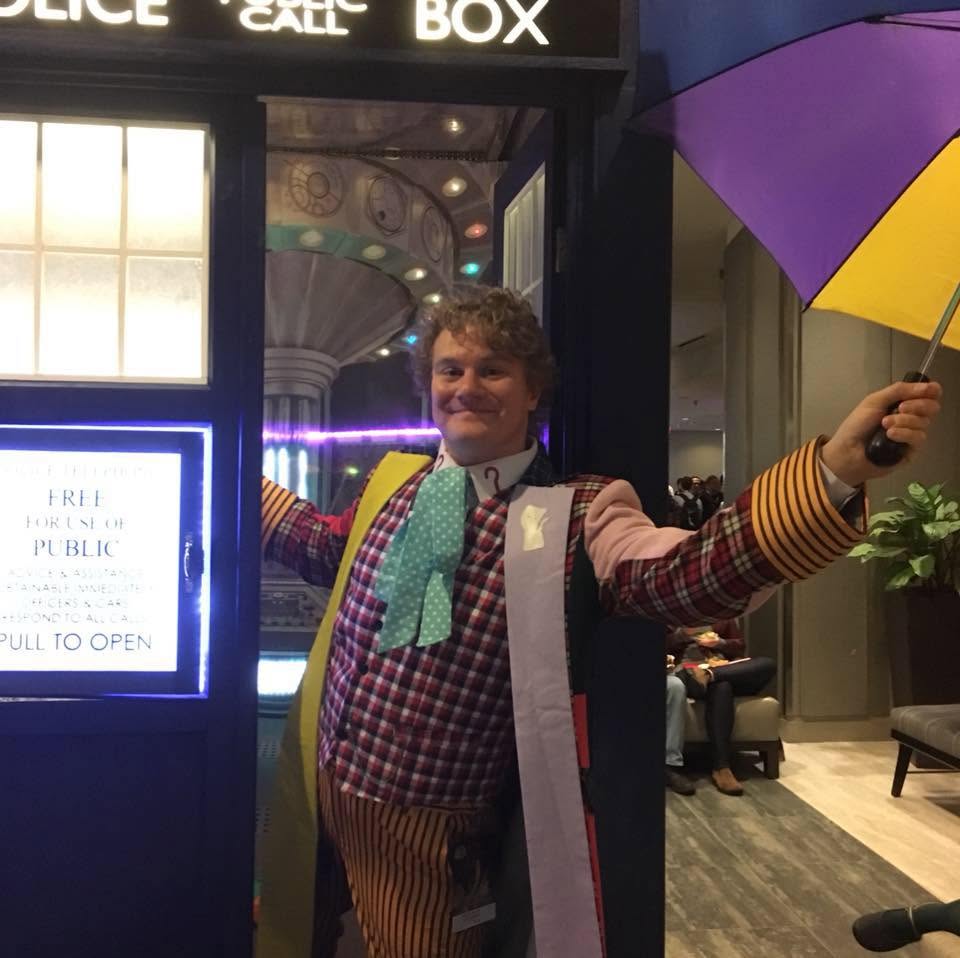 Bryce in a Doctor Who cosplay